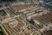 835009 Luchtfoto van de wijk Ondiep te Utrecht.